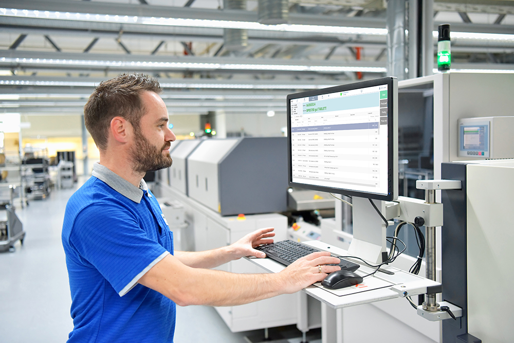 Create a seamless production process with our advanced and user-friendly operator solution for paperless production in direct MES. Manufacturing Execution System