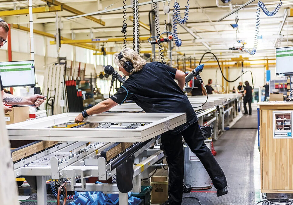 AMS er med sine 40-år som fagbedrift innen produksjon og fabrikkstyring, helt sentral i NorDan’s planlegging og produksjon, hvor direct MES benyttes som hovedsystem for fabrikkenes produksjonsstyring.