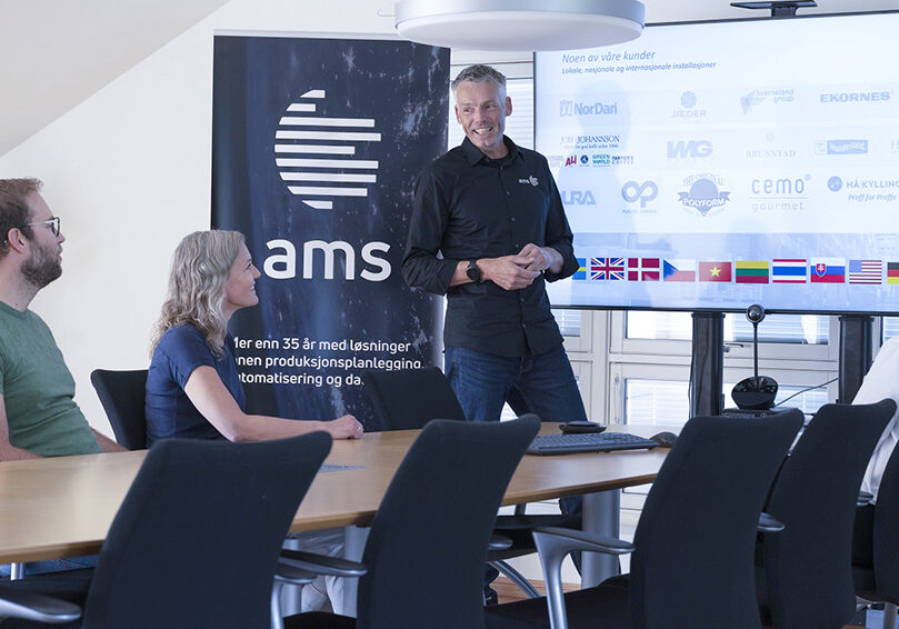 AMS tilbyr egenutviklede løsninger for produksjonsbedrifter som ønsker å ta i bruk MES-systemer og rådgivning for å optimalisere produksjonsprosessen.